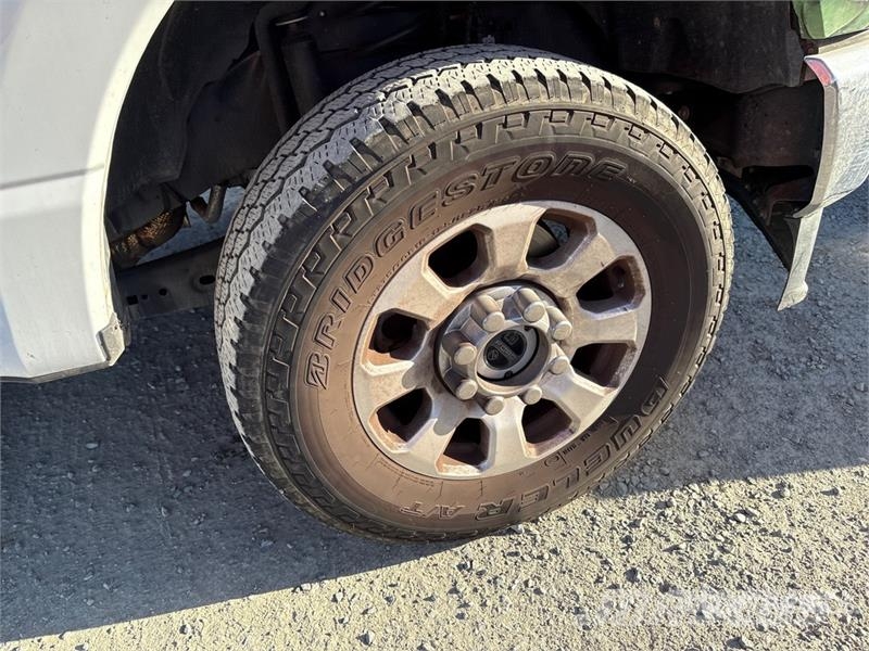 Ford F-250 XLT 4x4 Extended Cab Pickup その他