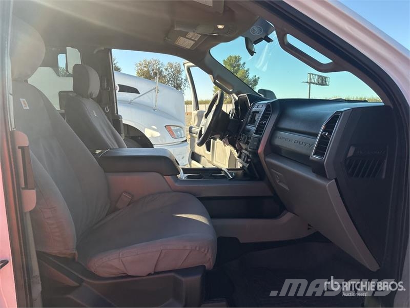 Ford F-250 XLT 4x4 Extended Cab Pickup Інше