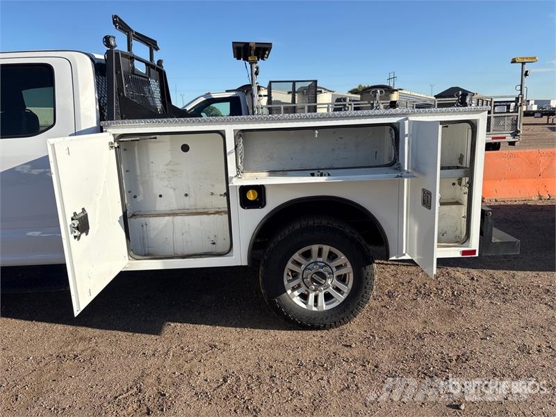 Ford F-250 XLT 4x4 Extended Cab Utility Truck Utilitaire benne