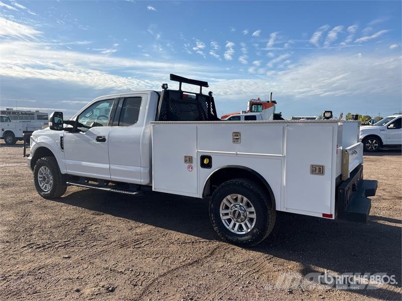 Ford F-250 XLT 4x4 Extended Cab Utility Truck Utilitaire benne