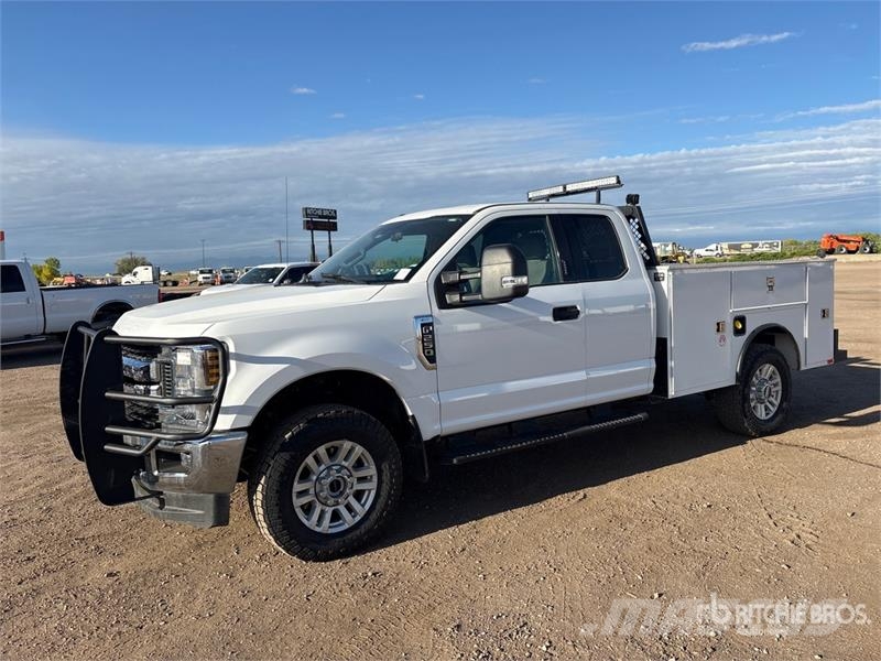 Ford F-250 XLT 4x4 Extended Cab Utility Truck Utilitaire benne