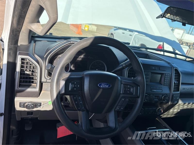 Ford F-250 XLT 4x4 Extended Cab Utility Truck Utilitaire benne