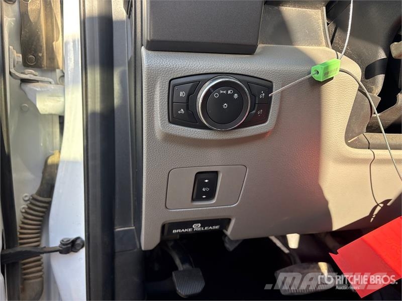 Ford F-250 XLT 4x4 Extended Cab Utility Truck Utilitaire benne