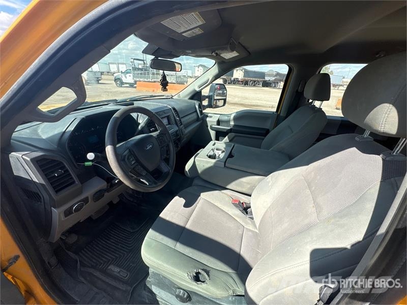Ford F-350 Platós / Ponyvás teherautók