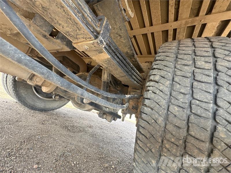 Ford F-350 Platós / Ponyvás teherautók