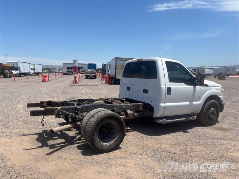 Ford F-350 駕駛室與內部