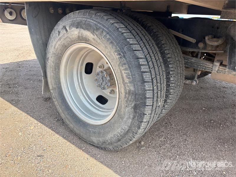 Ford F-350 Platós / Ponyvás teherautók