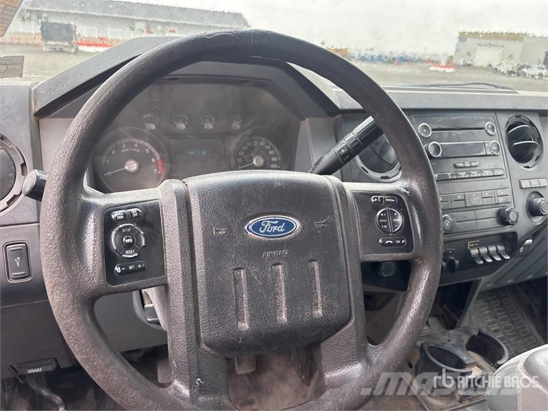 Ford F-350 شاحنات مسطحة/مفصلية الجوانب