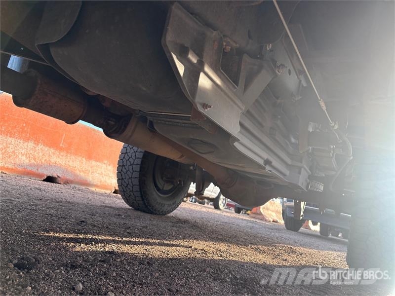 Ford F-350 平ボディー