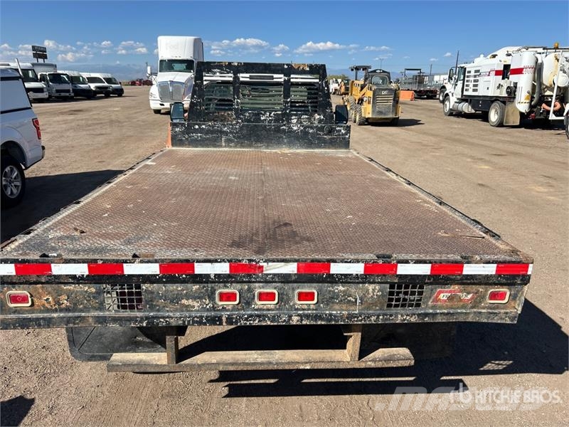Ford F-350 Tovornjaki s kesonom/platojem