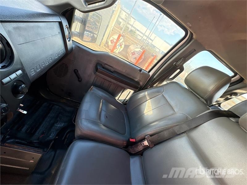 Ford F-350 Pritschenwagen/Pritschenwagen mit Seitenklappe