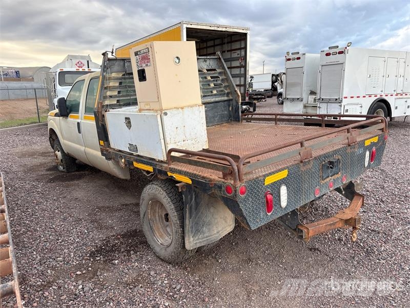 Ford F-350 Platformas/izkraušana no sāniem