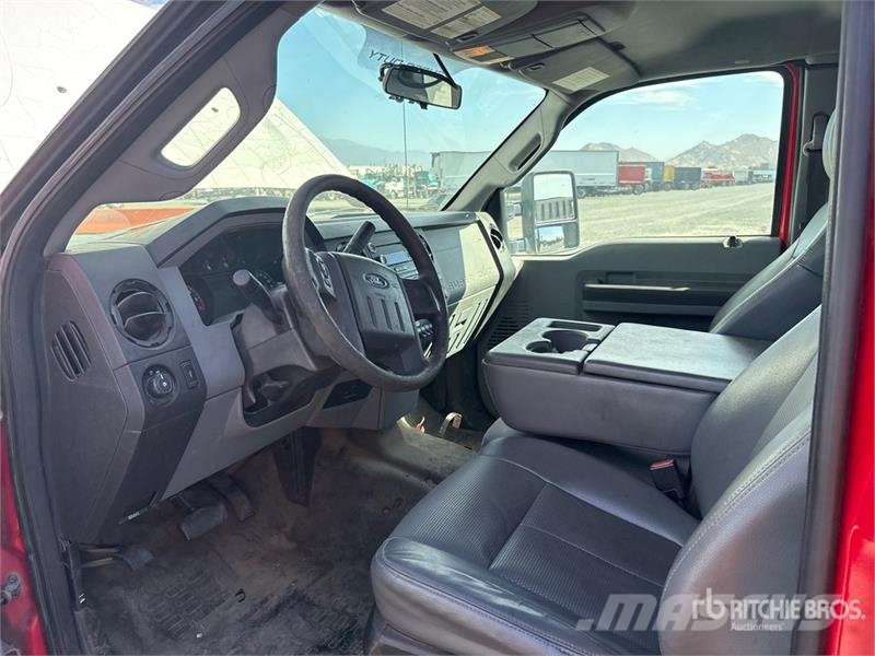 Ford F-350 Tovornjaki s kesonom/platojem
