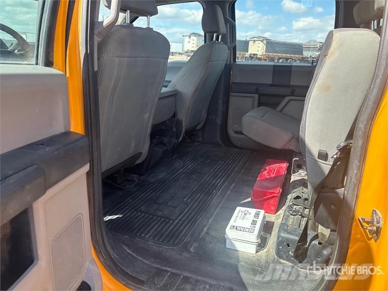 Ford F-350 Platós / Ponyvás teherautók