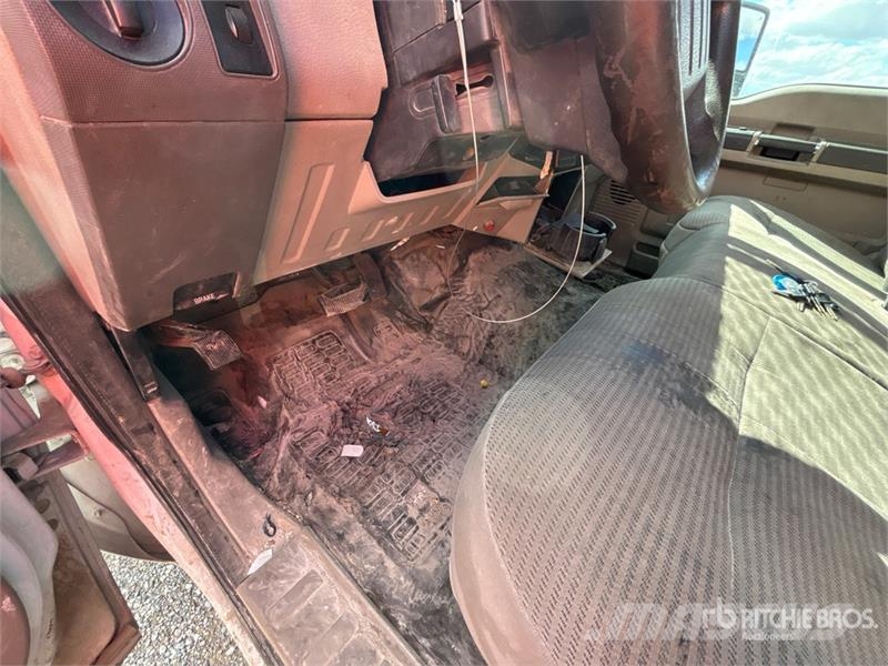 Ford F-350 Vieglais kravas automobilis/izkraušana no sāniem