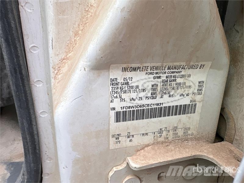 Ford F-350 Platformas/izkraušana no sāniem