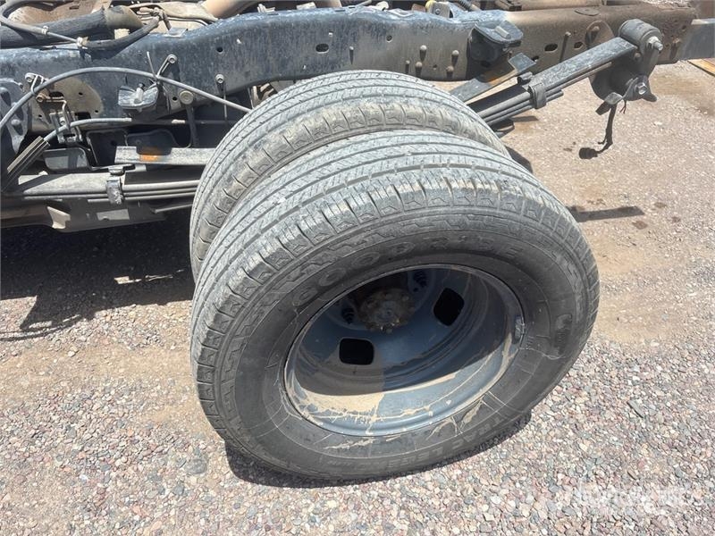 Ford F-350 駕駛室與內部