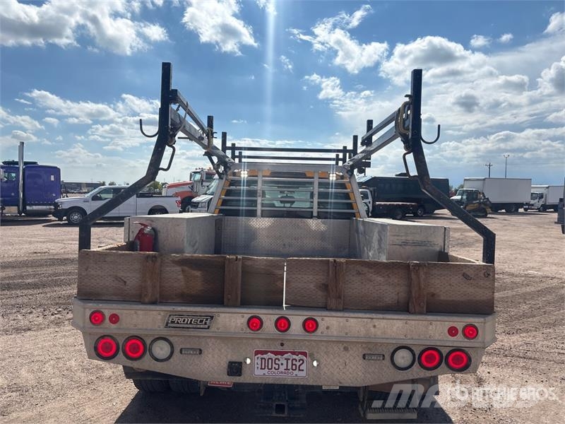 Ford F-350 Platós / Ponyvás teherautók