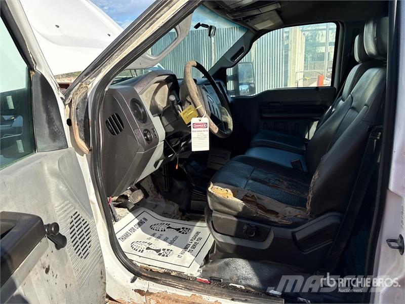 Ford F-350 Pritschenwagen/Pritschenwagen mit Seitenklappe