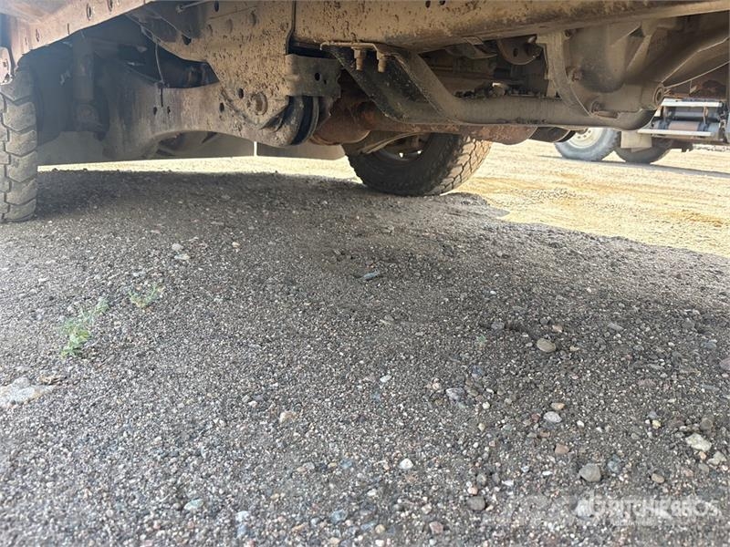 Ford F-350 Tovornjaki s kesonom/platojem