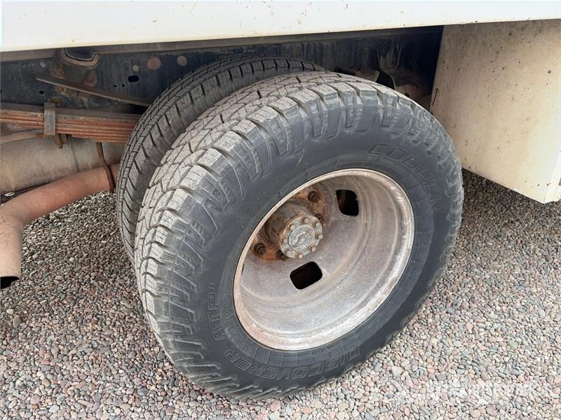 Ford F-350 Platós / Ponyvás teherautók