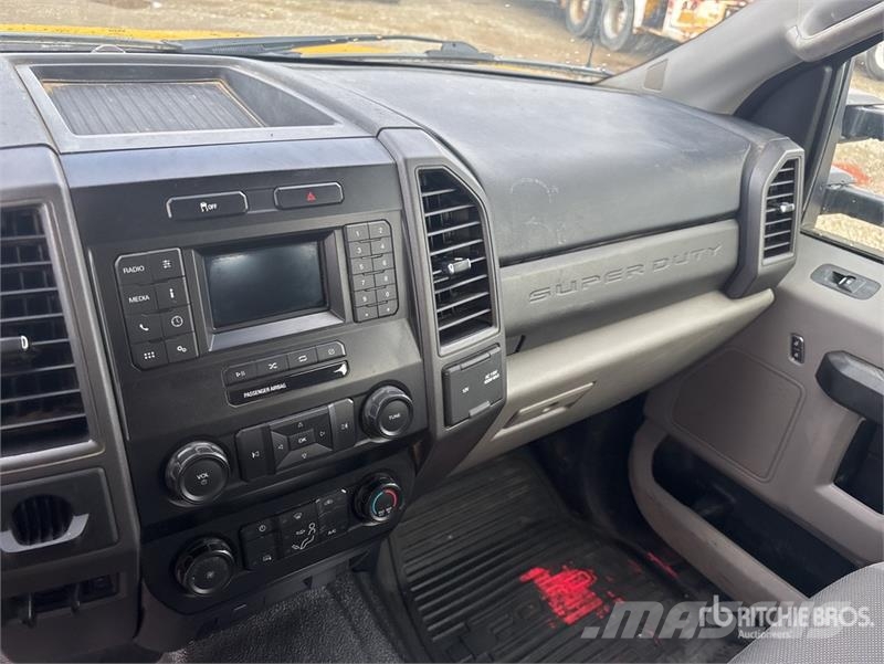 Ford F-350 Tovornjaki s kesonom/platojem