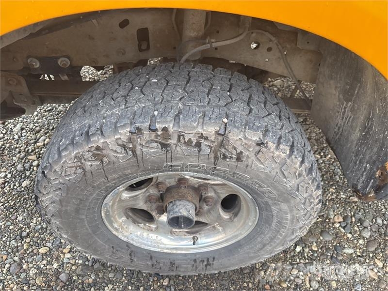 Ford F-350 Platós / Ponyvás teherautók