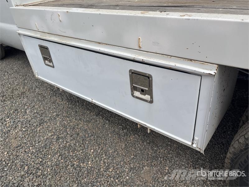 Ford F-350 Platformas/izkraušana no sāniem