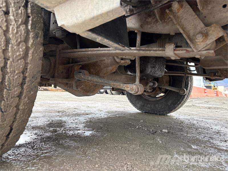 Ford F-350 Tovornjaki s kesonom/platojem