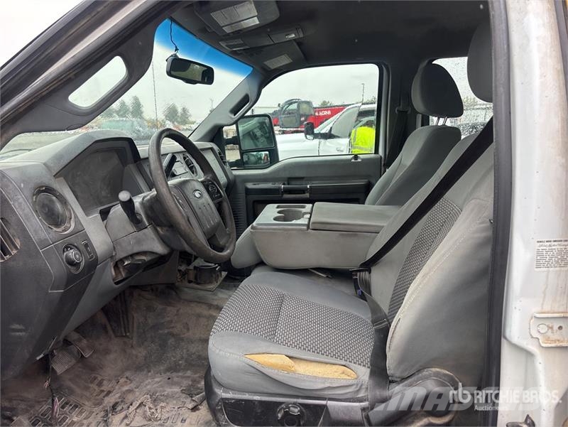 Ford F-350 شاحنات مسطحة/مفصلية الجوانب