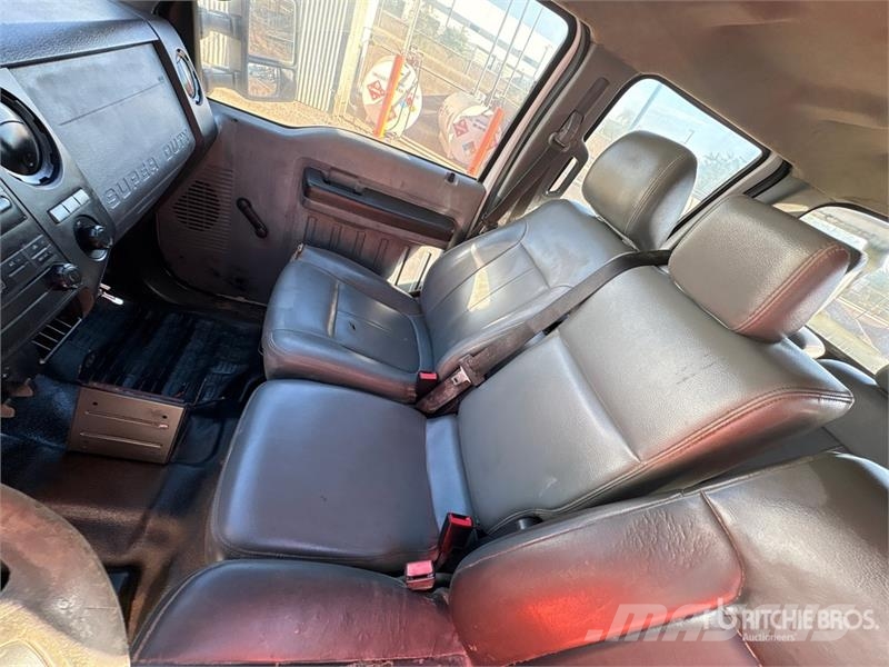 Ford F-350 Pritschenwagen/Pritschenwagen mit Seitenklappe