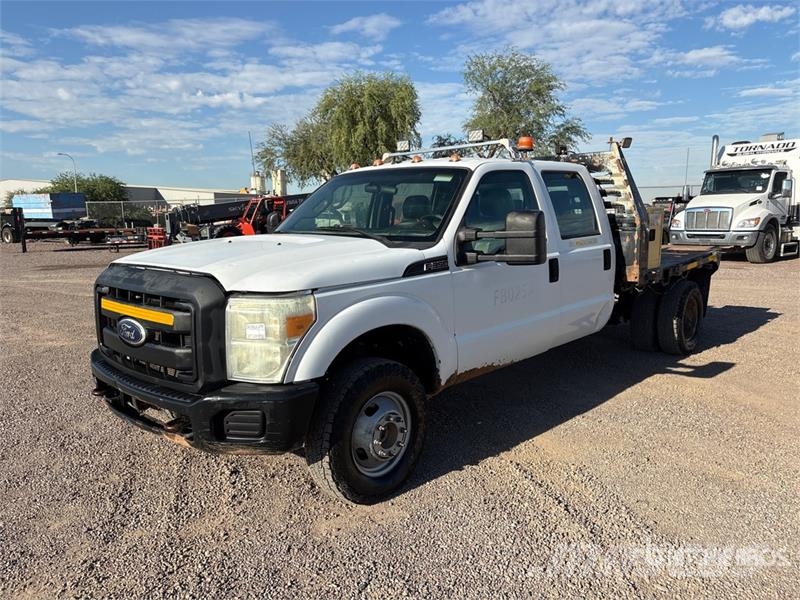 Ford F-350 Pritschenwagen/Pritschenwagen mit Seitenklappe