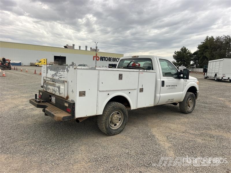 Ford F-350 شاحنات خفيفة/مفصلية الجوانب