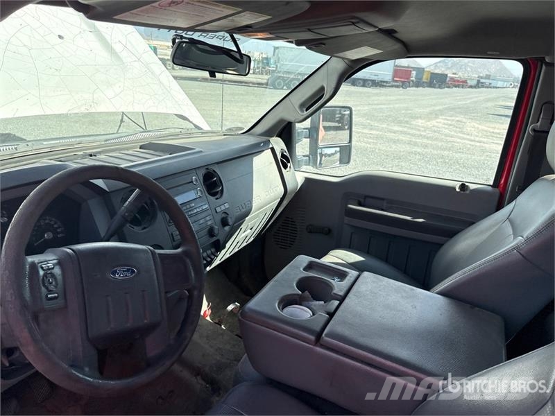 Ford F-350 Tovornjaki s kesonom/platojem