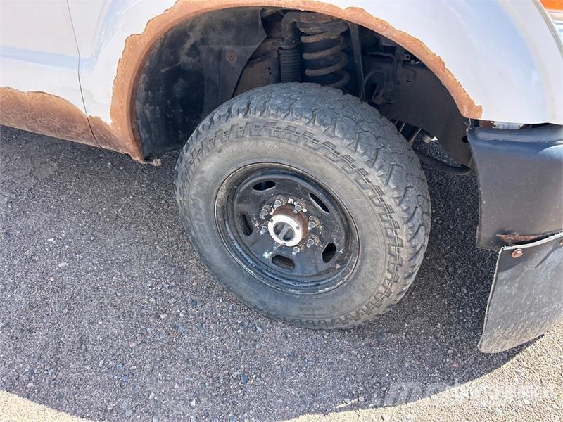 Ford F-350 Tovornjaki s kesonom/platojem