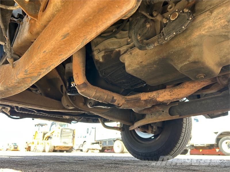 Ford F-350 Tovornjaki s kesonom/platojem