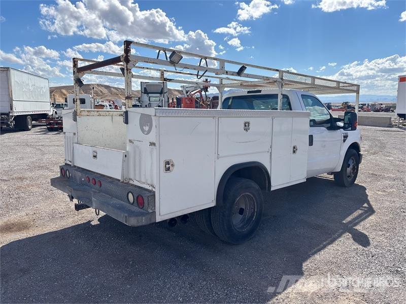Ford F-350 Vieglais kravas automobilis/izkraušana no sāniem