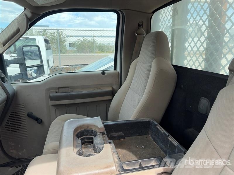 Ford F-350 Platós / Ponyvás teherautók