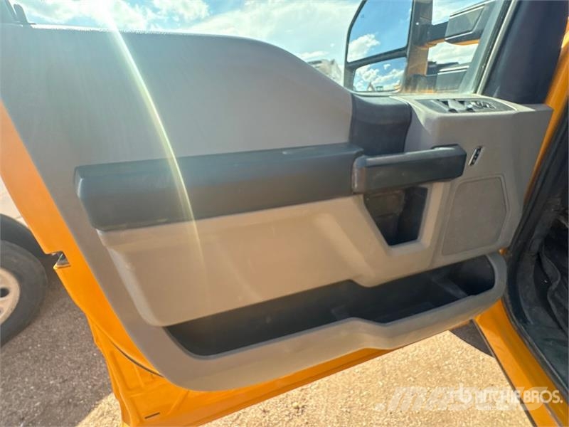 Ford F-350 Platós / Ponyvás teherautók