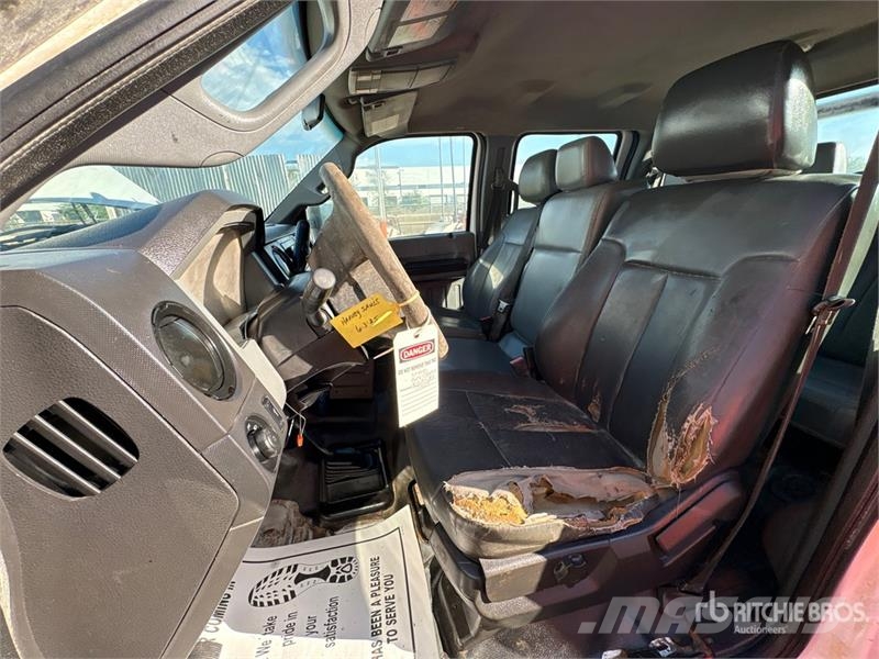 Ford F-350 Tovornjaki s kesonom/platojem