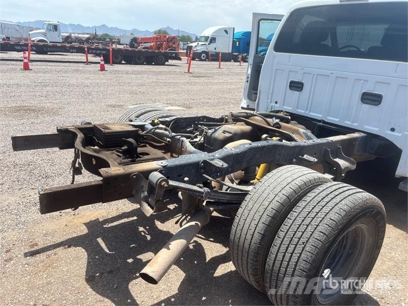 Ford F-350 駕駛室與內部