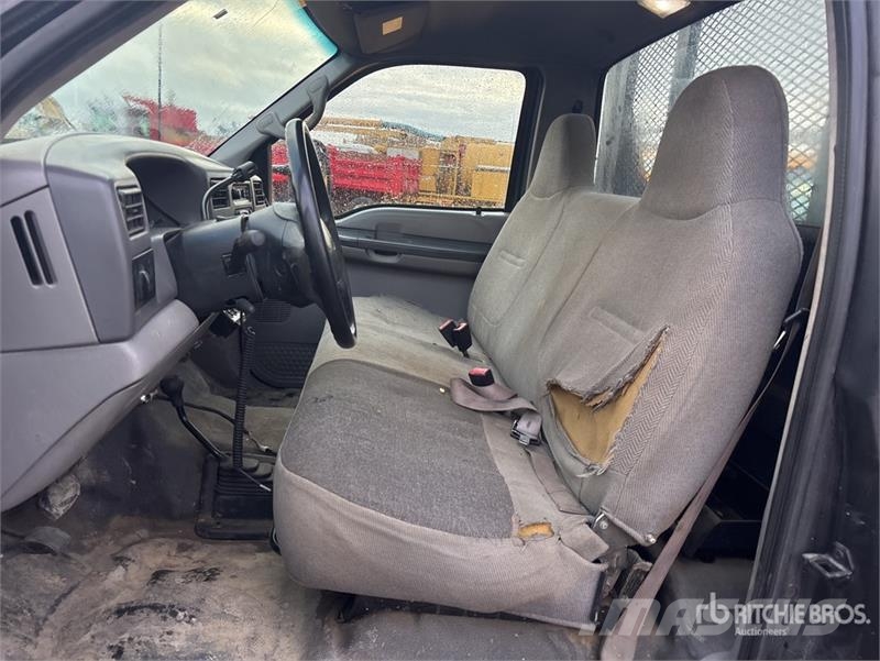Ford F-350 Platós / Ponyvás teherautók