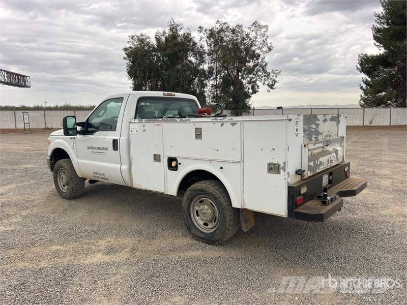 Ford F-350 شاحنات خفيفة/مفصلية الجوانب