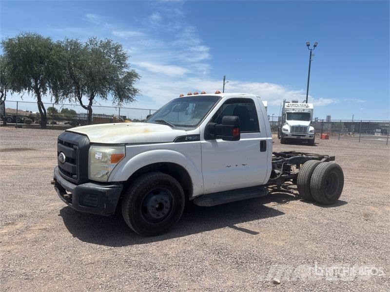 Ford F-350 駕駛室與內部