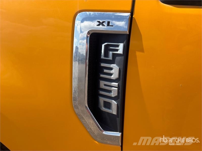 Ford F-350 Platós / Ponyvás teherautók