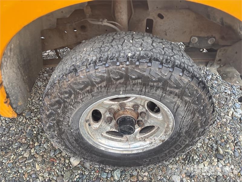 Ford F-350 Platós / Ponyvás teherautók