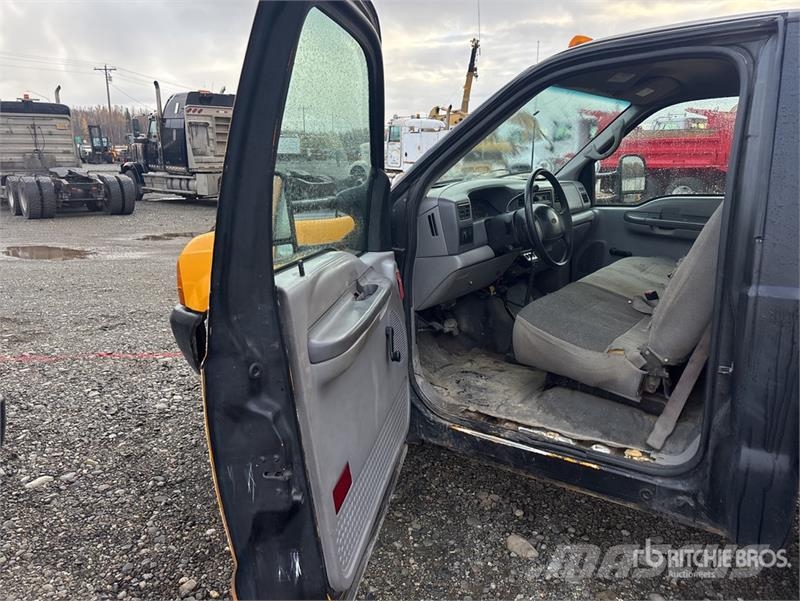 Ford F-350 Platós / Ponyvás teherautók