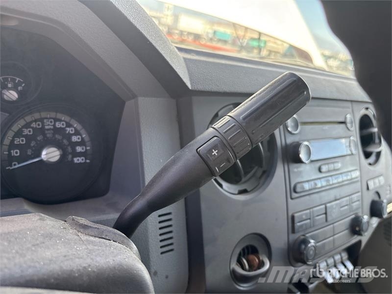Ford F-350 Tovornjaki s kesonom/platojem