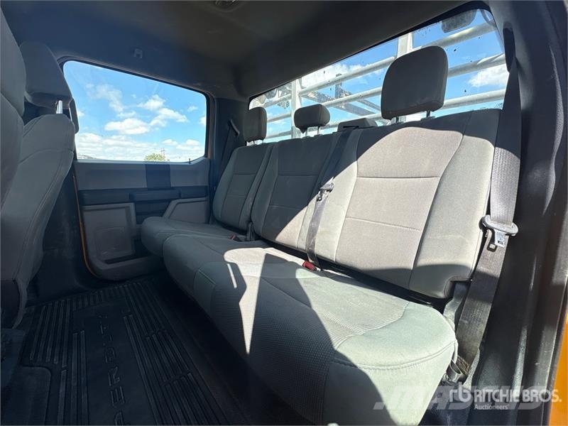 Ford F-350 Platós / Ponyvás teherautók