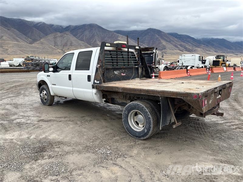 Ford F-350 Tovornjaki s kesonom/platojem